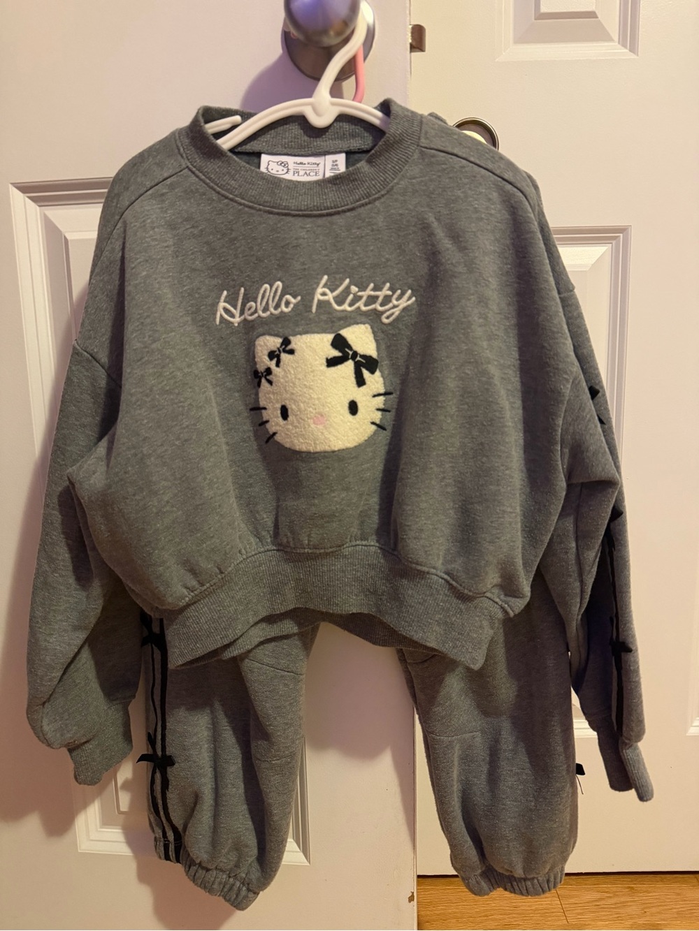 Hello Kitty Children’s Place Gray Kids Sweatshirt & Joggers Set